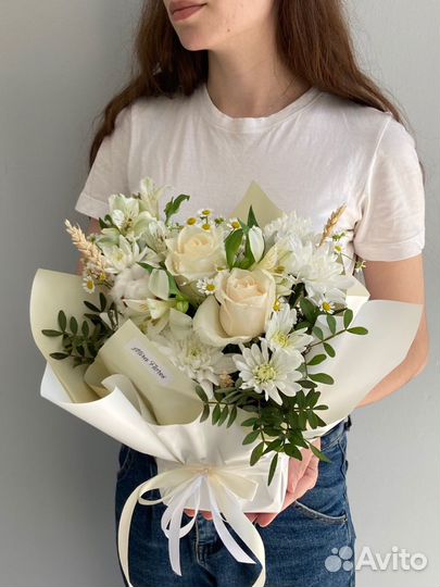 Композиция белая с ромашками