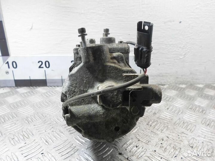 Компрессор системы кондиционирования BMW 5-Series