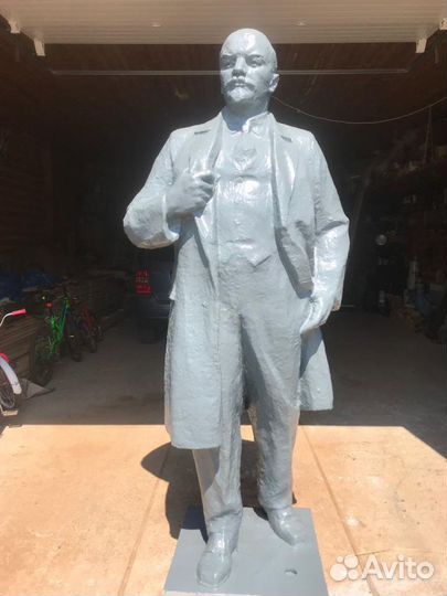 Памятник Ленин