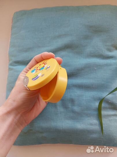 Контейнер для линз в путешествиях