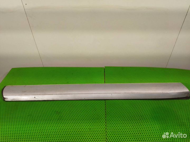 Молдинг двери передний правый Volkswagen Touareg