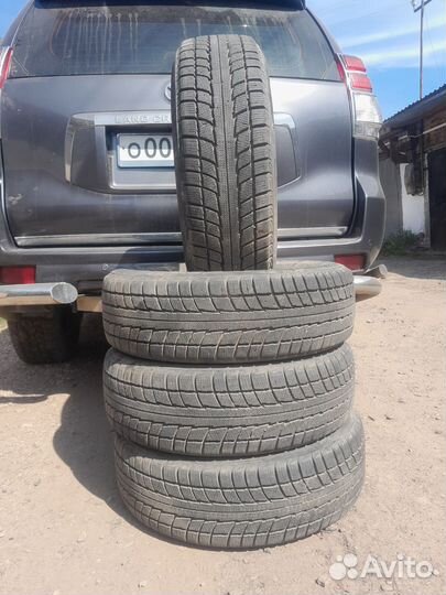 Triangle Snowlink TWT02 215/70 R16
