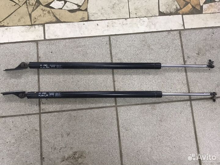 Амортизаторы багажника на mitsubishi delica, L400