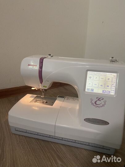 Швейная машина Janome