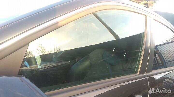 Стекло передней левой двери мерседес w204