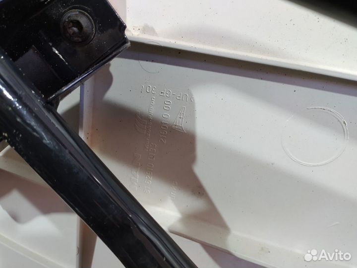 Спойлер кабины верхний левый