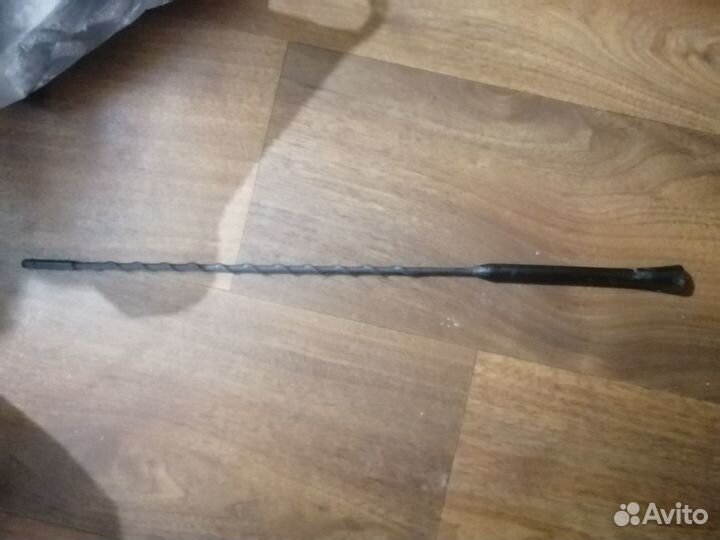 Антенна и колесные колпачки