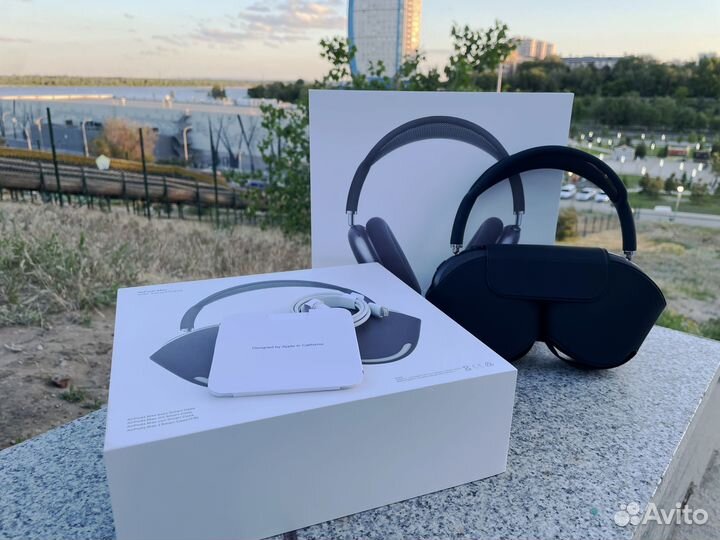 AirPods Max (Black Premium Version)