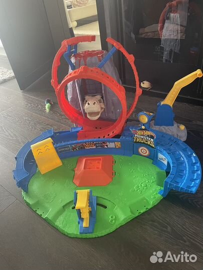 Hot wheels Монстр трак -Вулкан арена