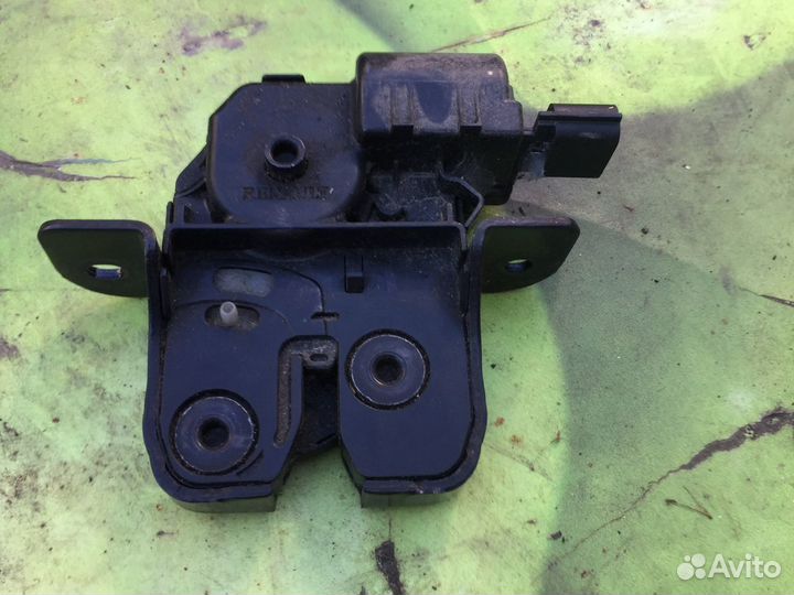 Замок крышки багажника Renault Kaptur