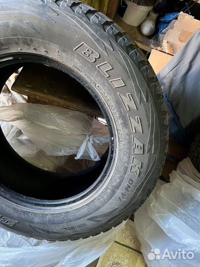 Bridgestone Blizzak DM-V1 265/65 R17