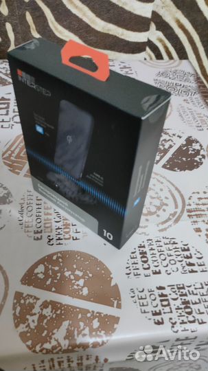 Внешний аккумулятор и беспроводной зарядкой