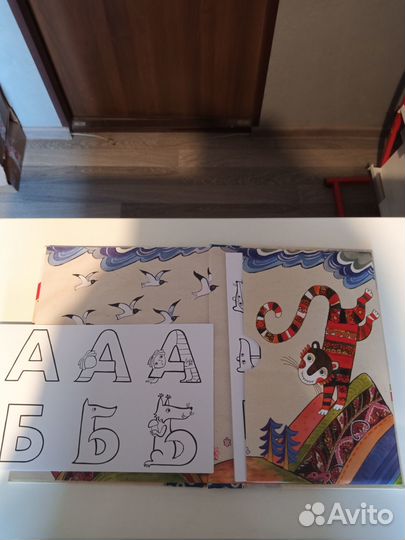 Продаю детские книги новые