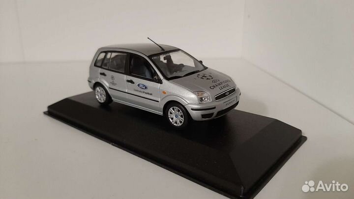 Ford Fusion / 1:43 / Minichamps