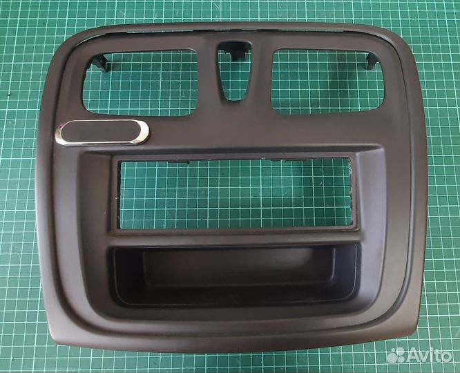 Рамка Renault Logan 2