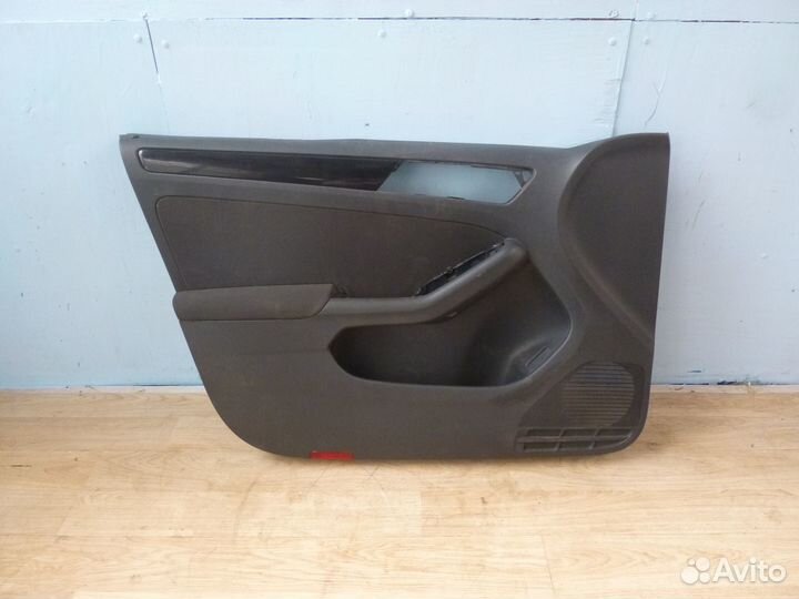 Обшивка двери передняя левая VW Jetta 2011-2018