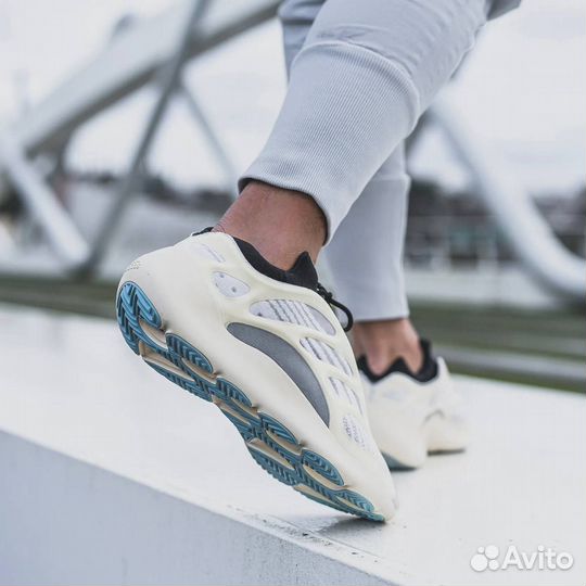 Кроссовки Adidas Yeezy 700 v3 Azael (36-45)