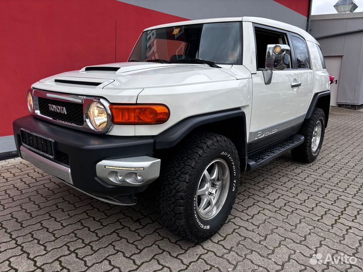 В разборе Toyota Fj Cruiser