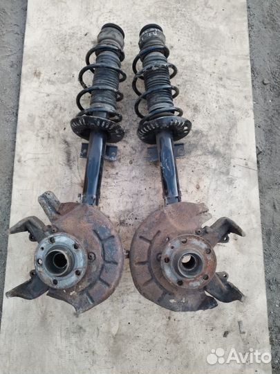 Передние поворотные кулаки Volkswagen Polo 5