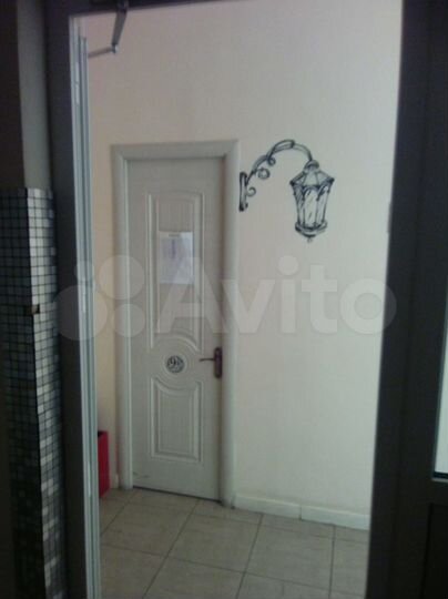 Комната 38 м² в 5-к., 2/2 эт.