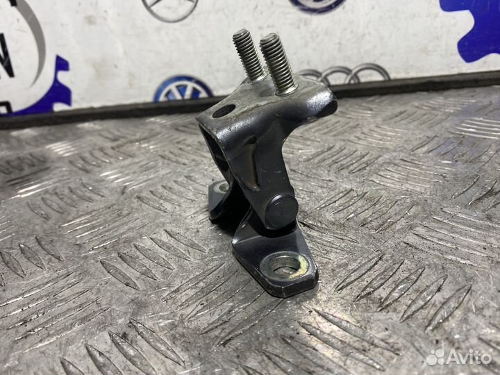 Петля двери задняя правая верхняя Лансер 10 Lancer