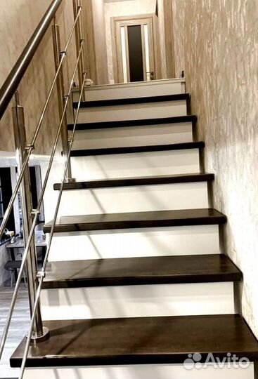 Лестница с забежными ступенями под ключ