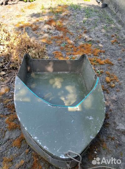 Лодка металлическая