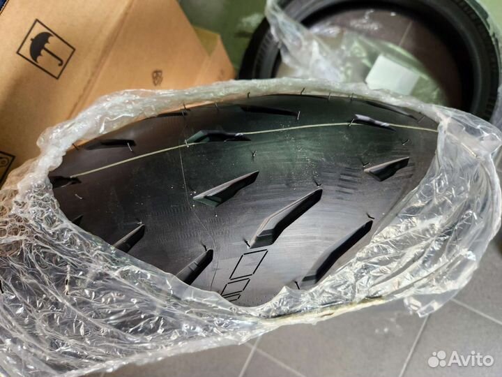 Michelin Power CL 200/55 R17 и 125/70 R17