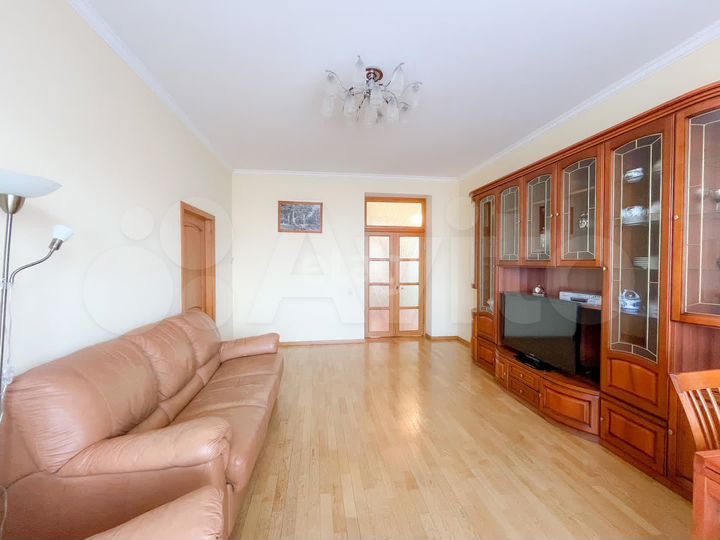 4-к. квартира, 136 м², 5/5 эт.