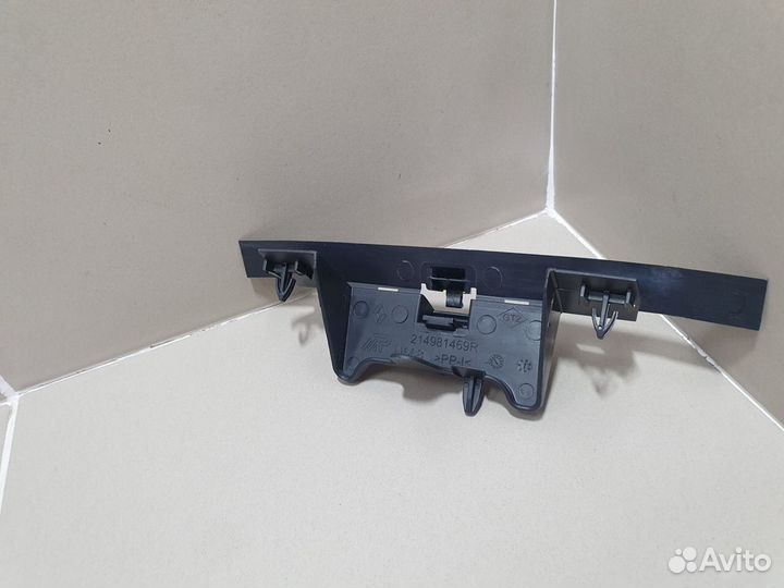 Кронштейн радиатора / диффузора Renault Logan 2