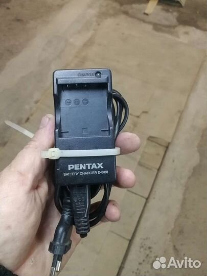 Продам зарядное устройство D-BC8 для pentax