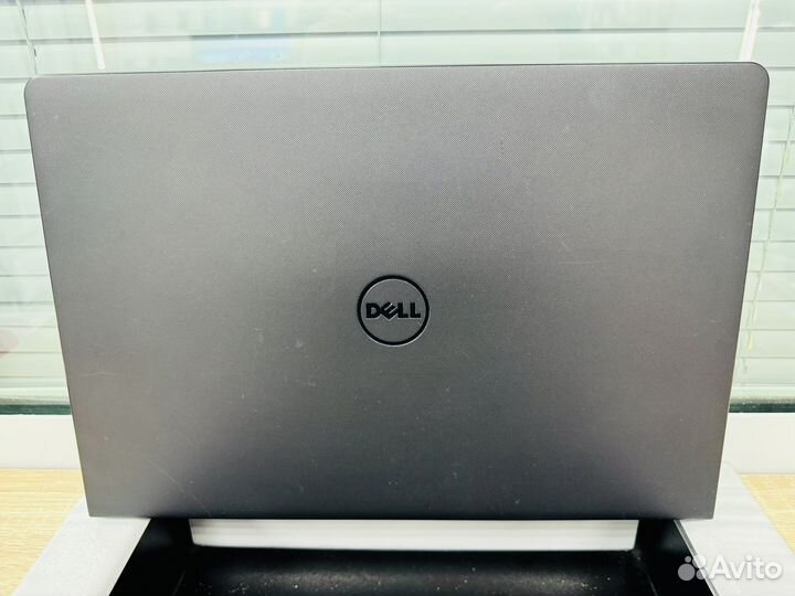 Ноутбук Dell i3-7020u / Radeon 520 / SSD+HDD