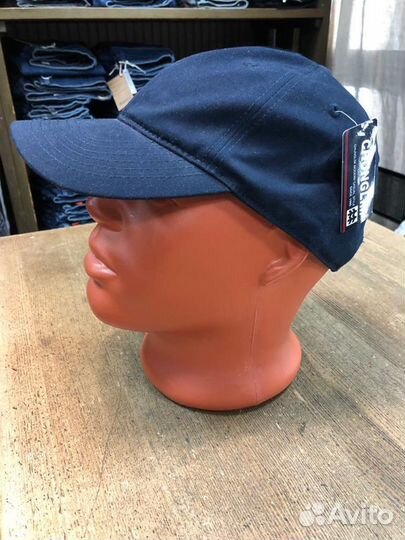 Бейсболка темно синяя без надписей. Новая