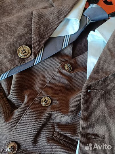 Костюм, рубашки, подтяжки