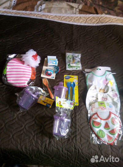 Ложки, соски, нагрудник