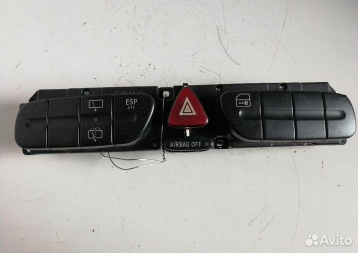 Кнопка аварийной сигнализации Mercedes-Benz C-Clas