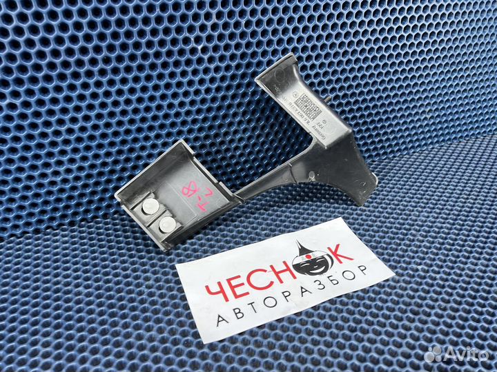 Накладка петли багажника VW Touareg GP 2002-2007