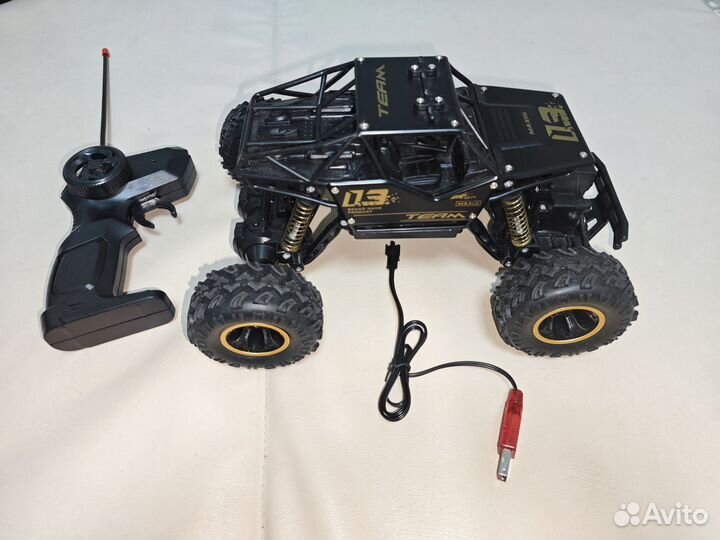Машинка на радиоуправлении полноприводная 1/16