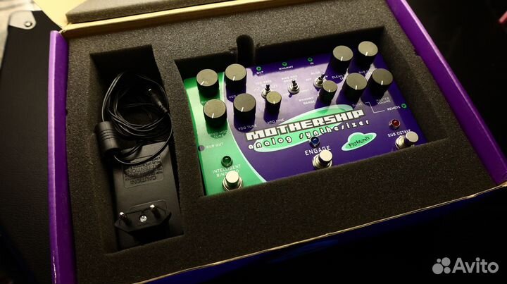 Pigtronix Mothership Analog Synthesizer педаль