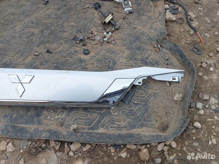 Накладка крышки багажника Mitsubishi Outlander 3