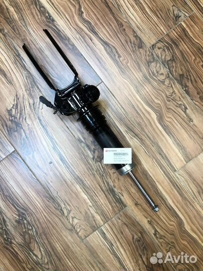 Амортизатор передний правый Ауди Q7