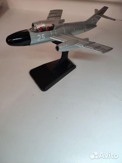 Модель самолёта Як-25 1:120