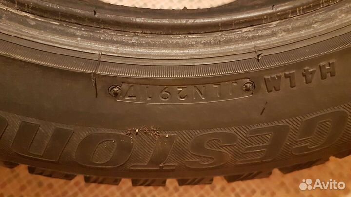 Bridgestone Blizzak Spike-01 215/55 R17