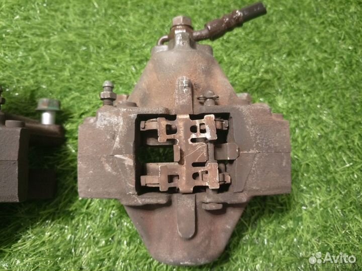 Суппорт тормозной задний Toyota Altezza 3SGE