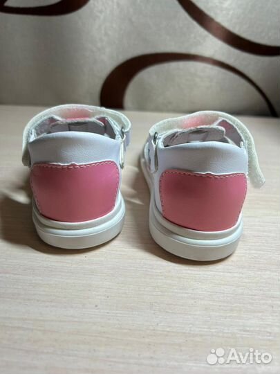 Сандали детские новые