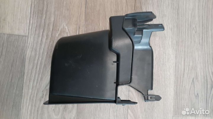 Кронштейн птф правый Toyota Land Cruiser 200