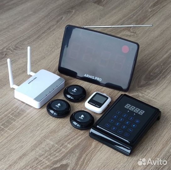 Кнопка вызова официанта, часы, табло, пуль, репите