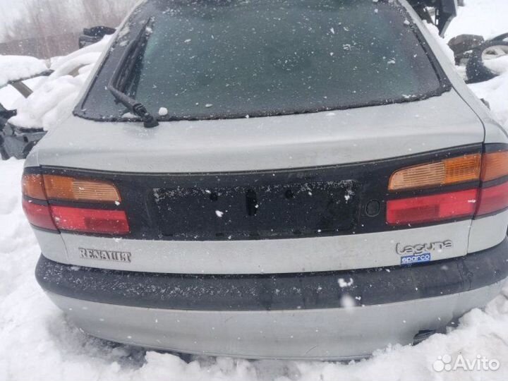 Бленда задняя Renault Laguna хэтчбек 1999