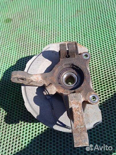 Кулак поворотный передний правый Mitsubishi Lancer