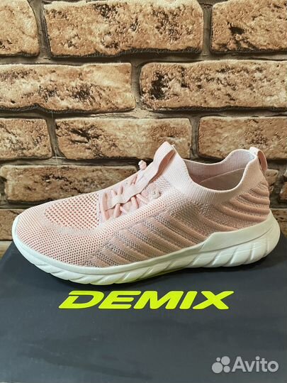 Кроссовки для девочек Б/У фирмы Demix she